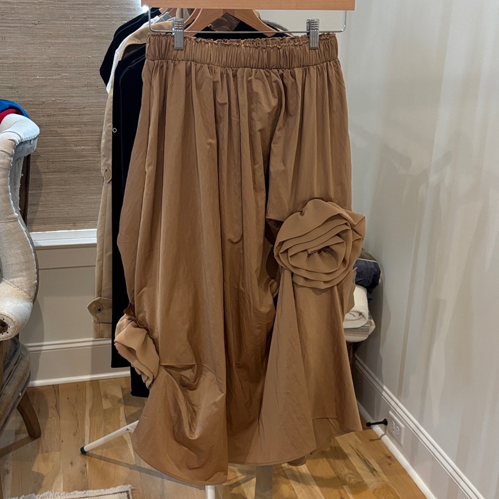 Gracia Camel Brown Balloon Midi Skirt with Rosette Detail